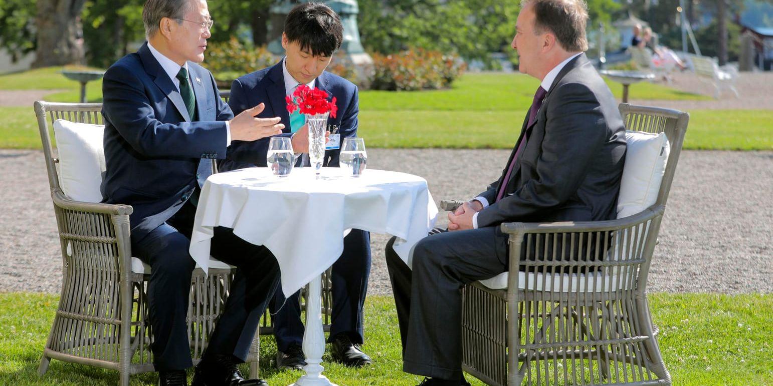 Sydkoreas president Moon Jae-in och statsminister Stefan Löfven (S) träffades på Grand hotel i Saltsjöbaden på lördagsmorgonen. Sydkoreas presidentpar är på ett två dagar långt statsbesök i Sverige.