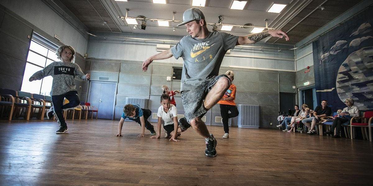 Breakdance. Ruslan "Rus" Sergejevs är en av alla lokala förmågor som medverkar på Novemberinspiration under lördagen.