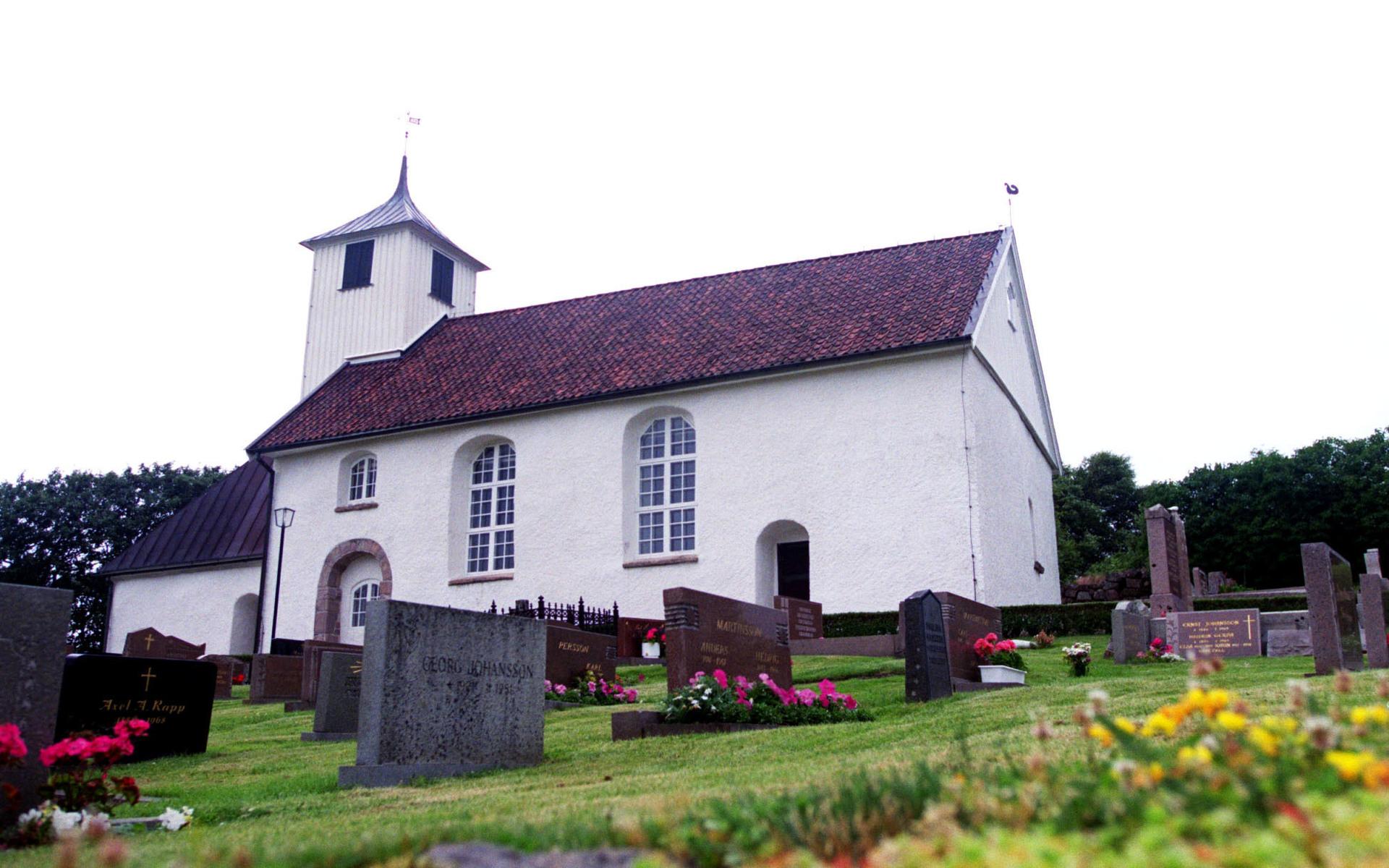 Bottna kyrka i Tanum är en av de tre kyrkorna i Bohuslän som råkat ut för tjuvar. De övriga är Askums kyrka i Sotenäs och Brastad kyrka i Lysekil.