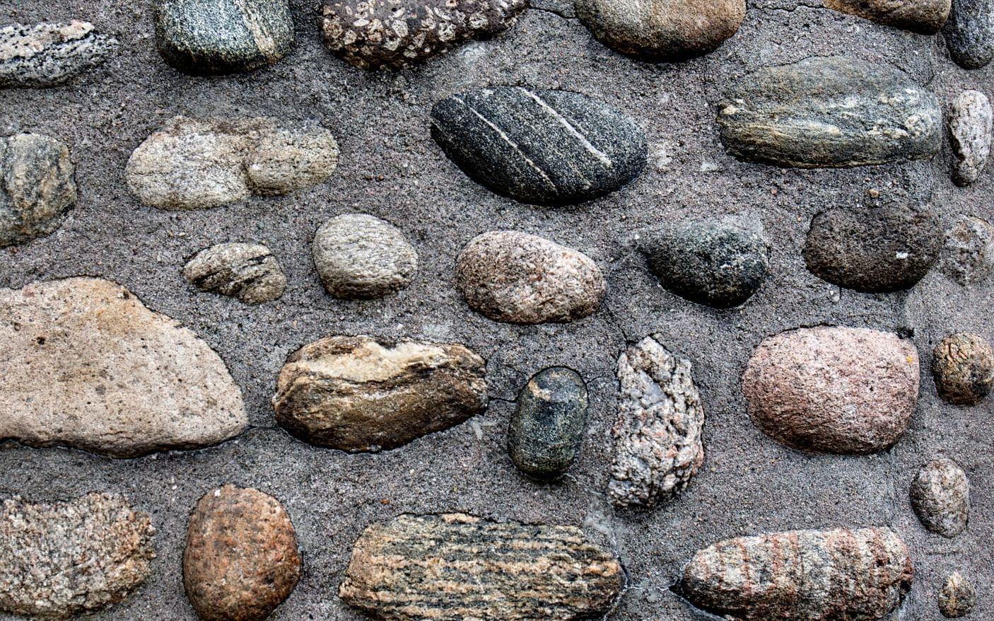 Stenarna är lagda i noggranna formationer, under inspiration från de japanska trädgårdar som Hilma Svedal mött i San Francisco. Foto: Lisa Thanner