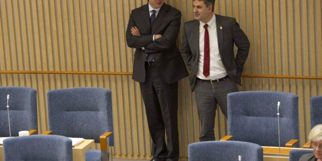 Nya vänner? Finansminister Anders Borg (M) och Socialdemokraternas partisekreterare Ibrahim Baylan
i samtal under pågående finanspolitisk debatt.