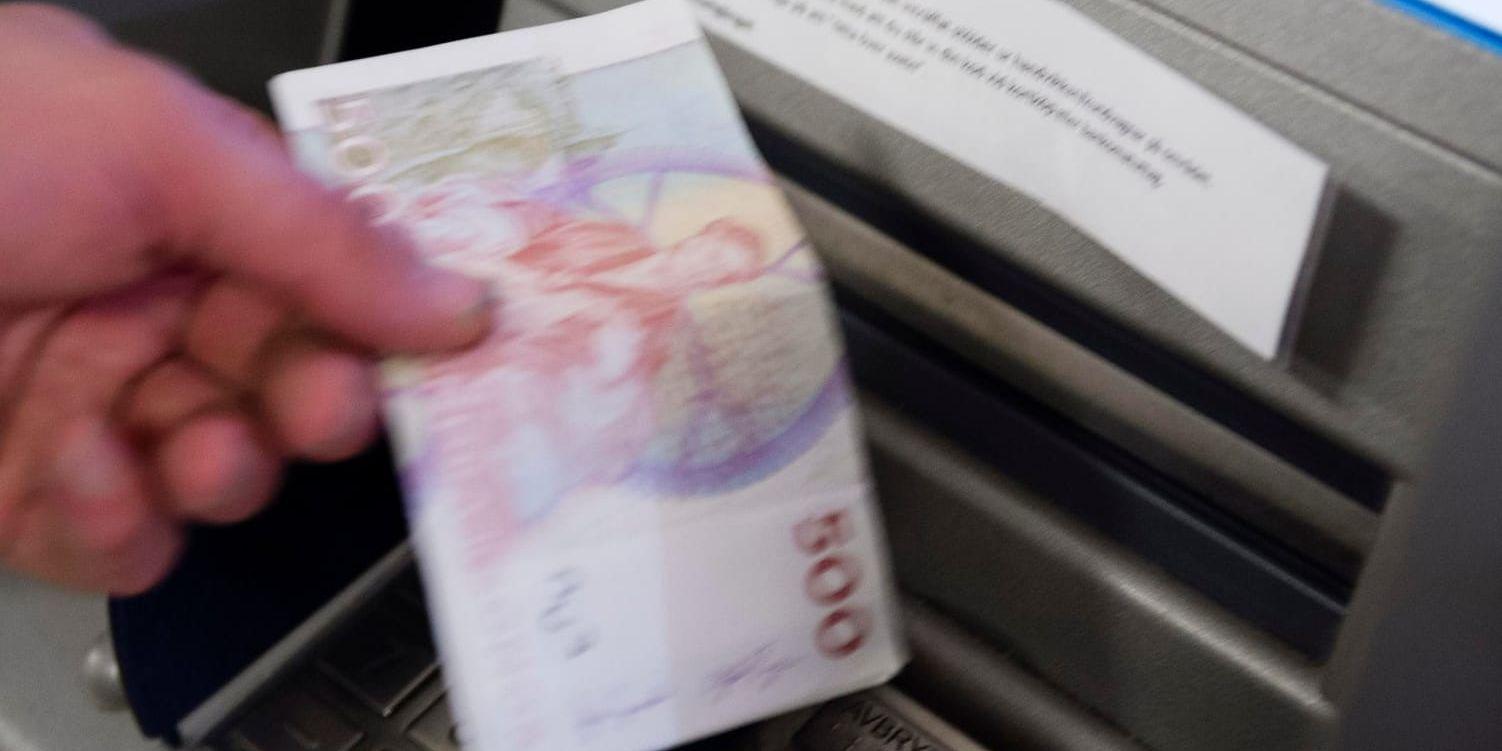 En taxichaufför misstänks ha lurat kunder på 104 000 kronor. Arkivbild.