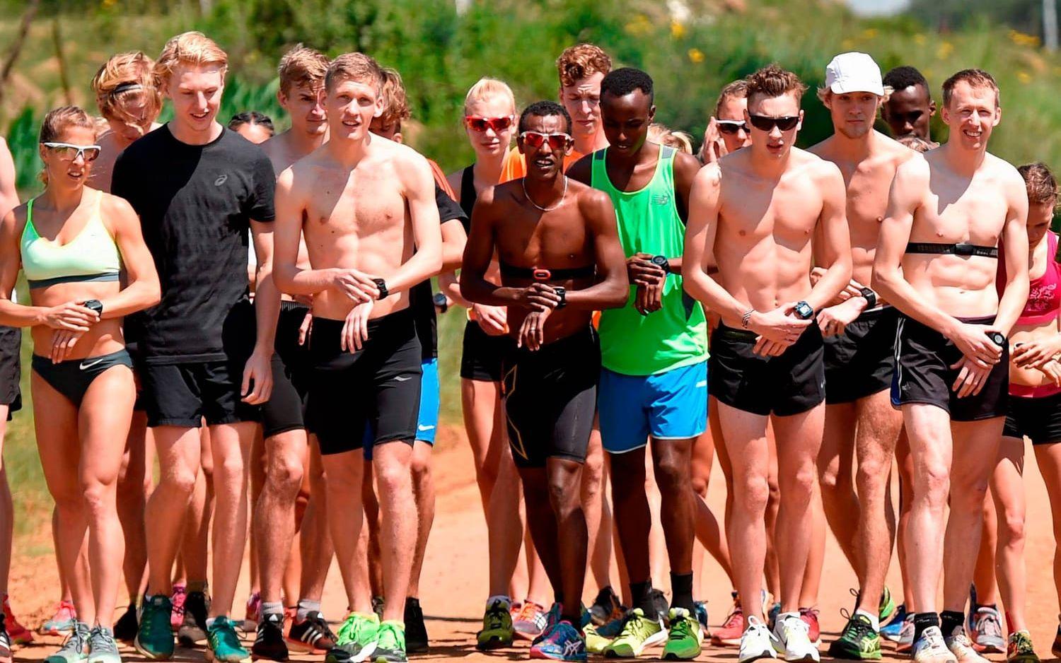 Lyckad. I Dullstroom kan Mustafa Mohamed (i mitten) träna tillsammans med flera internationellt meriterade löpare.
