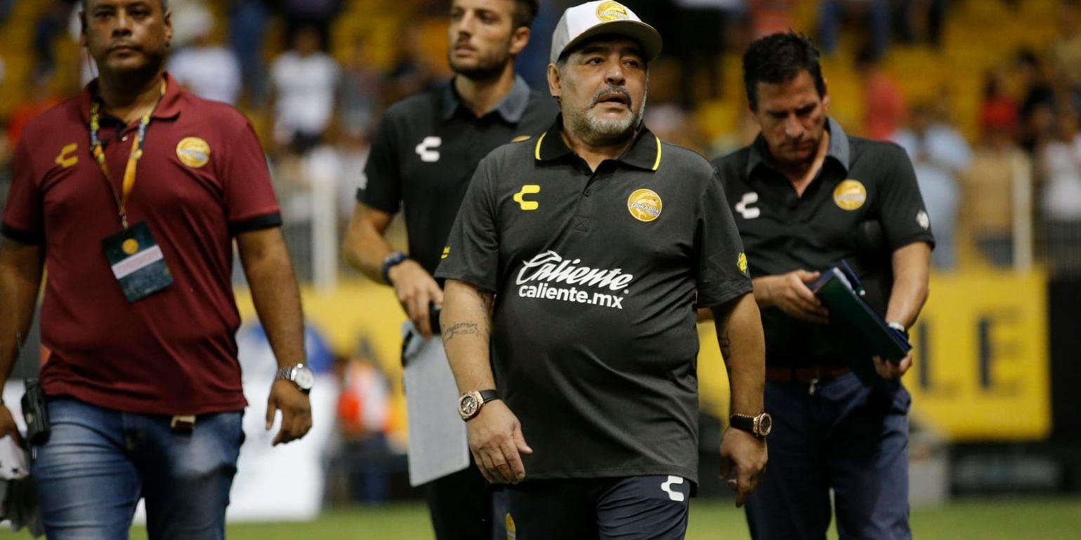 Diego Maradona, numera tränare i den mexikanska andradivisionen, har lämnat sjukhuset efter en magoperation. Arkivbild.