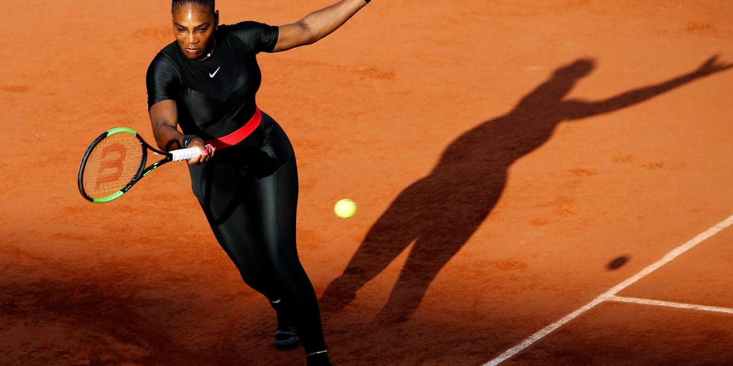Serena Williams i sin uppmärksammade helkroppsdräkt under Franska mästerskapen i somras. Arkivbild.