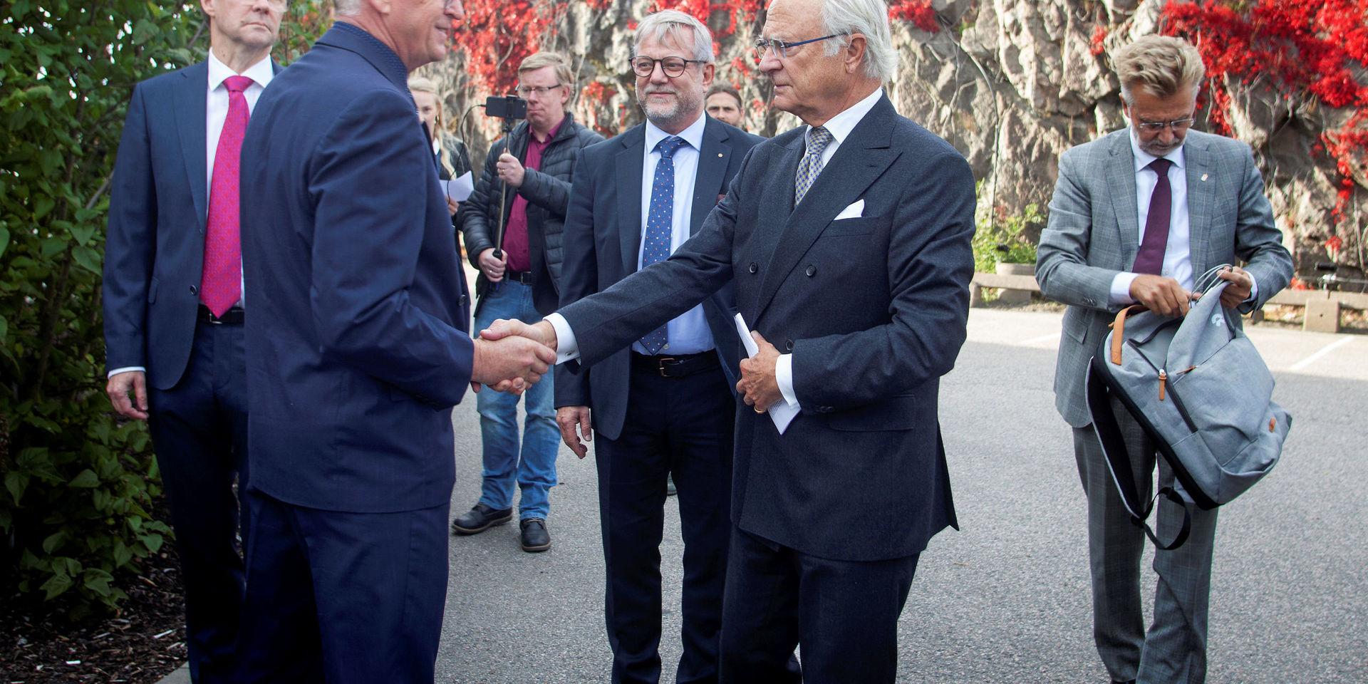 Kung Carl Gustaf på besök i Uddevalla hamn