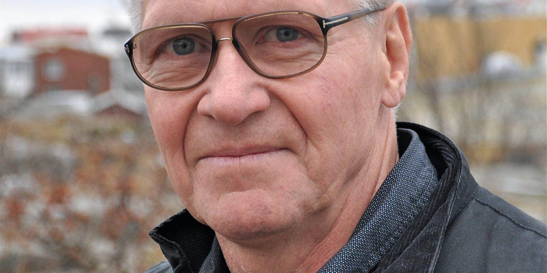 Porträttet: Jan-Olof Larsson lämnar riksdagen.