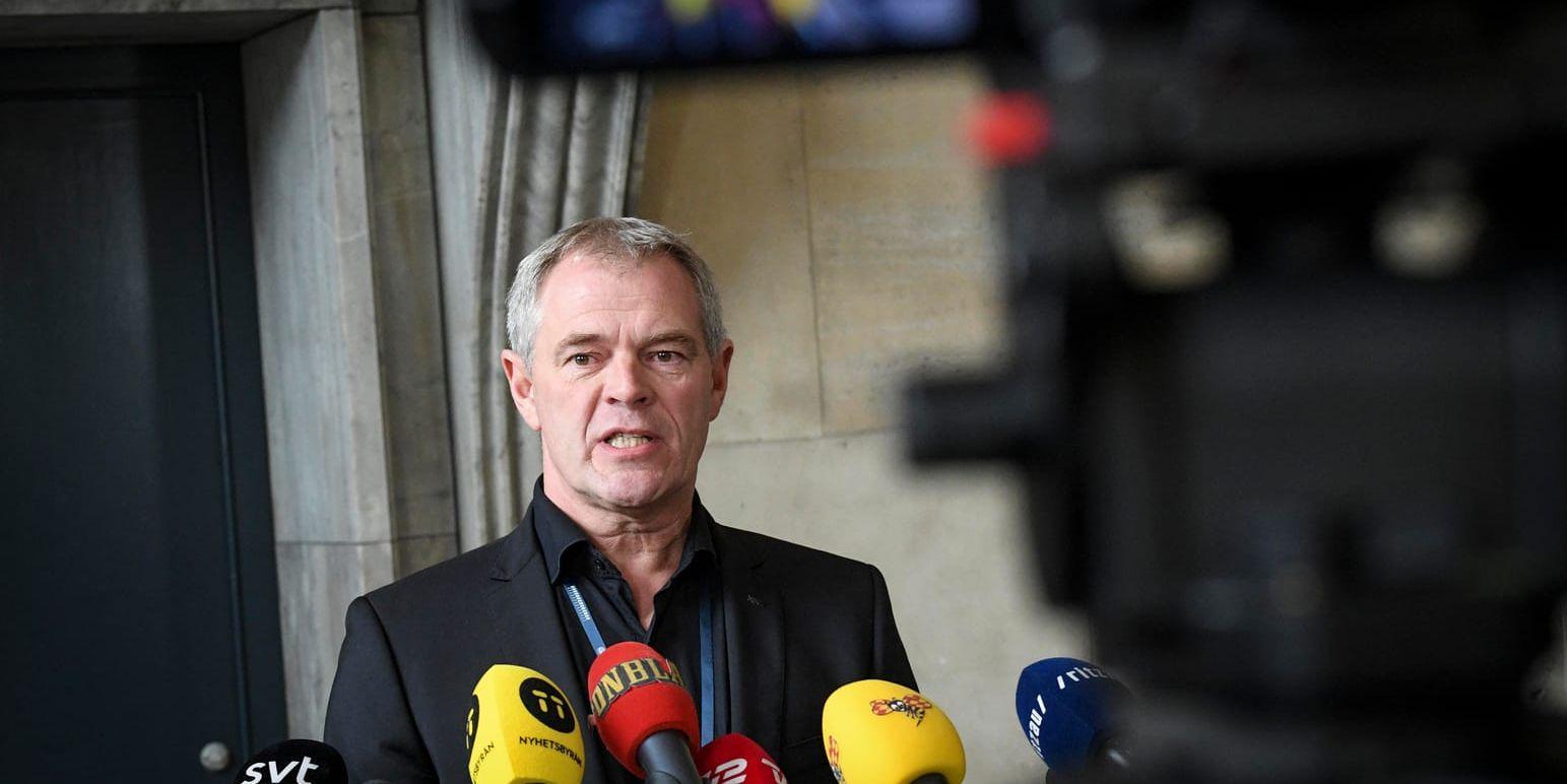 Vice polisinspektör Jens Møller håller presskonferens med anledning av utredningen av den svenska journalisten Kim Walls död.