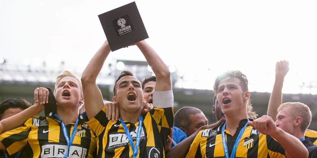 Mästare. Robert Lipvac (med kaptensbindeln) vann Gothia cup för 18-åringar med BK Häcken 2015.