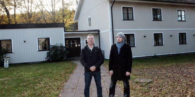 Jimmy Hoppe och Patrik Andersson på Åtorps herrgård välkomnar de asylsökande som väntas komma inom de närmaste dagarna.