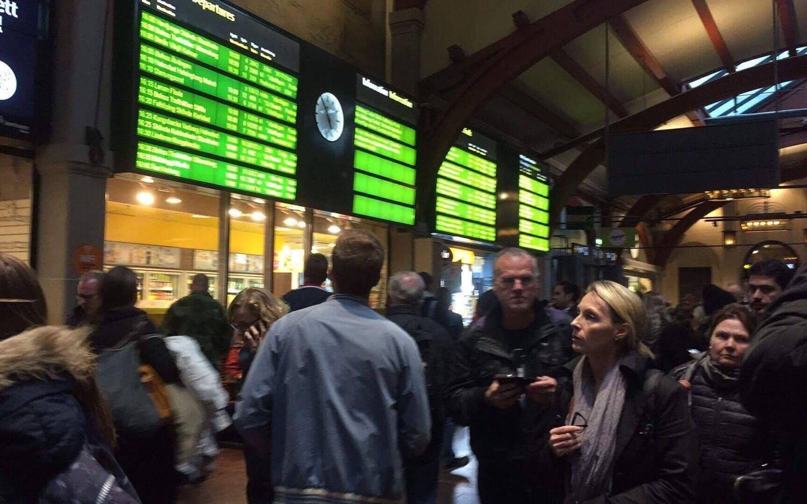 Branden vid transformatorstationen gjorde att all tågtrafik från och till Göteborg stängdes av i två timmar under torsdagseftermiddagen. FOTO: Sandra Divinyi