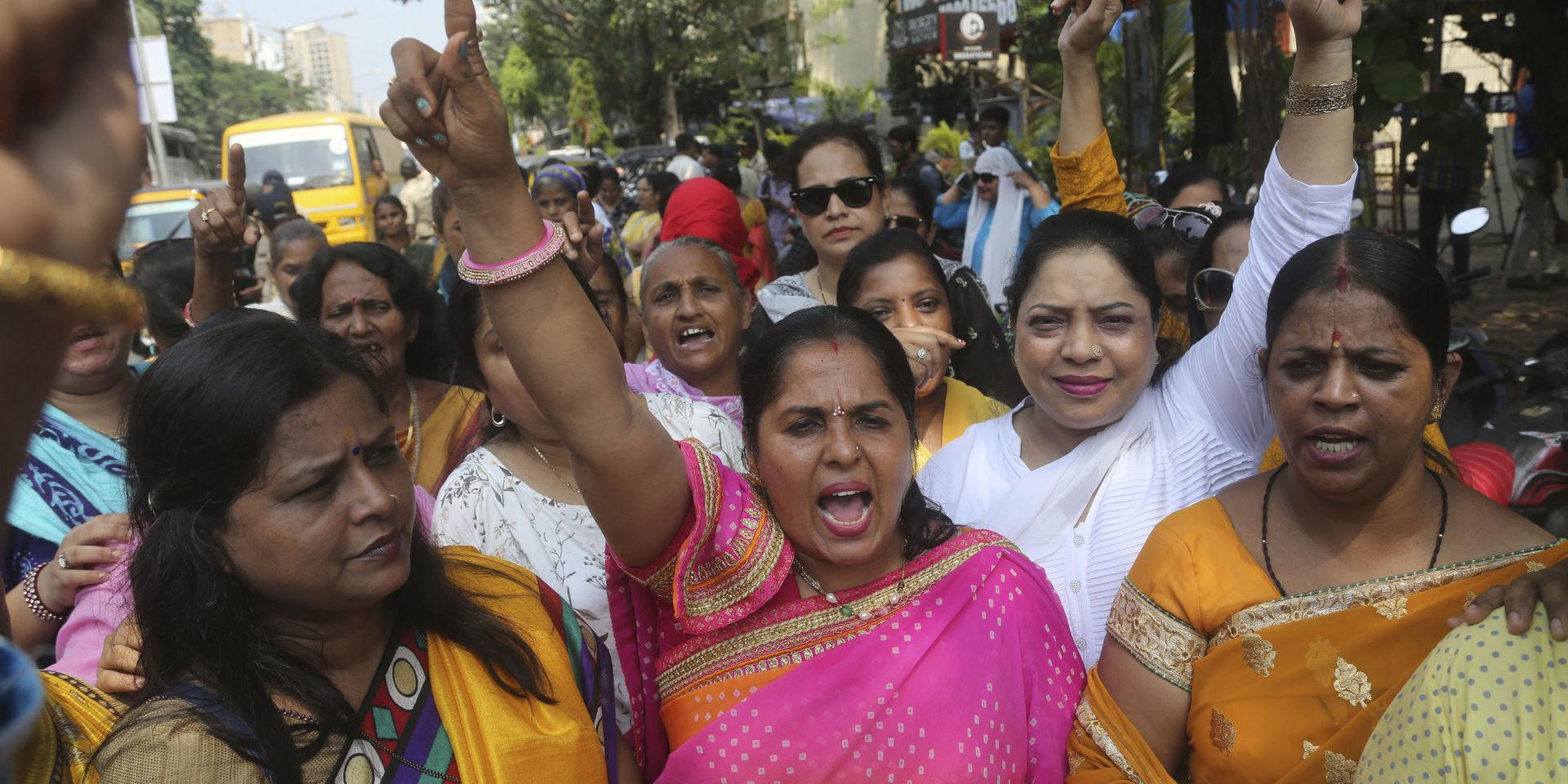 Aktivister från Bombay demonstrerar till stöd för skådespelerskan Tanushree Dutta, som i oktober i fjol anklagade sin kollega Nana Patekar för sexuellt ofredande.