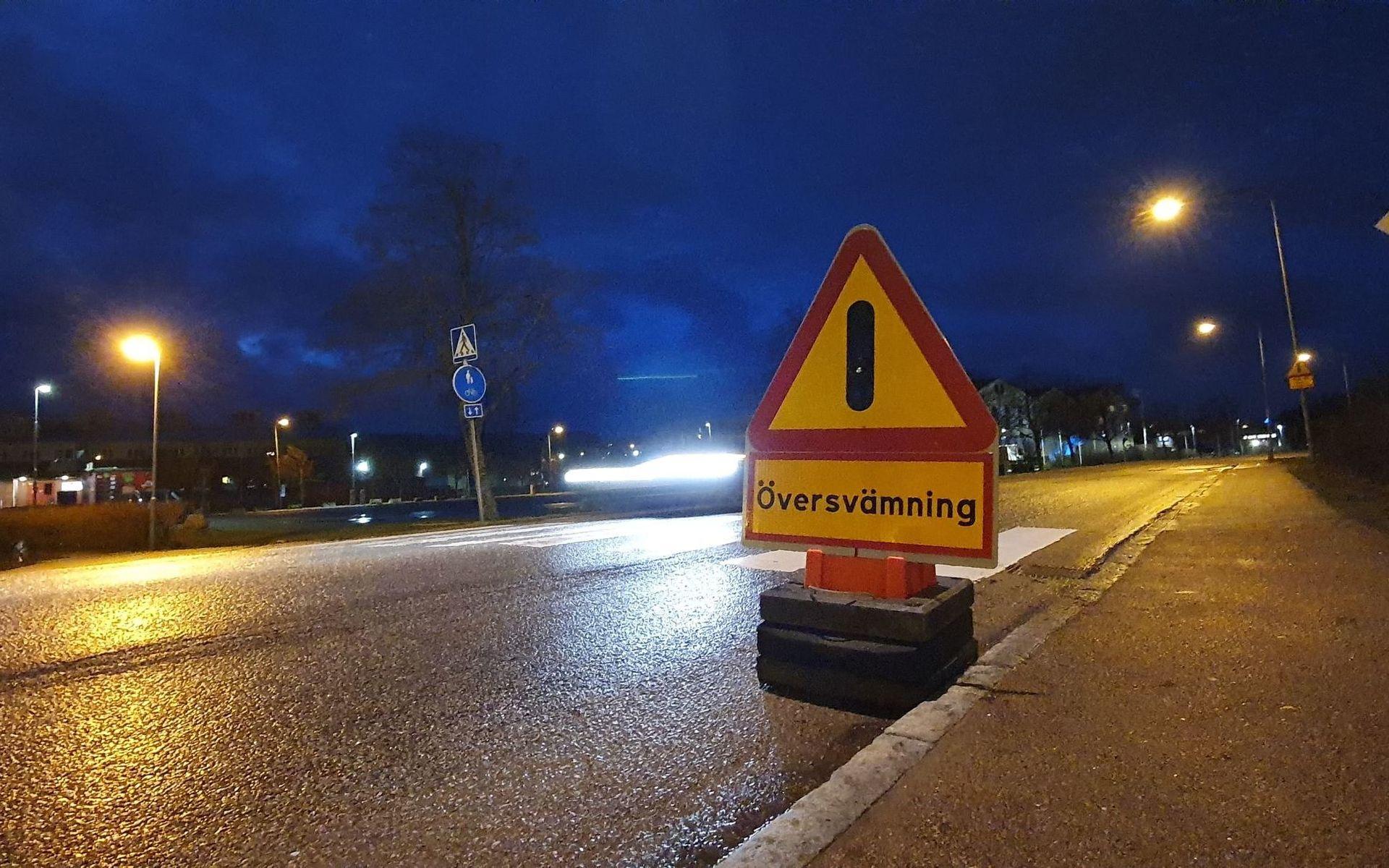 Varningsskyltar har placerats längst med vägen runt om i Bohuslän. 