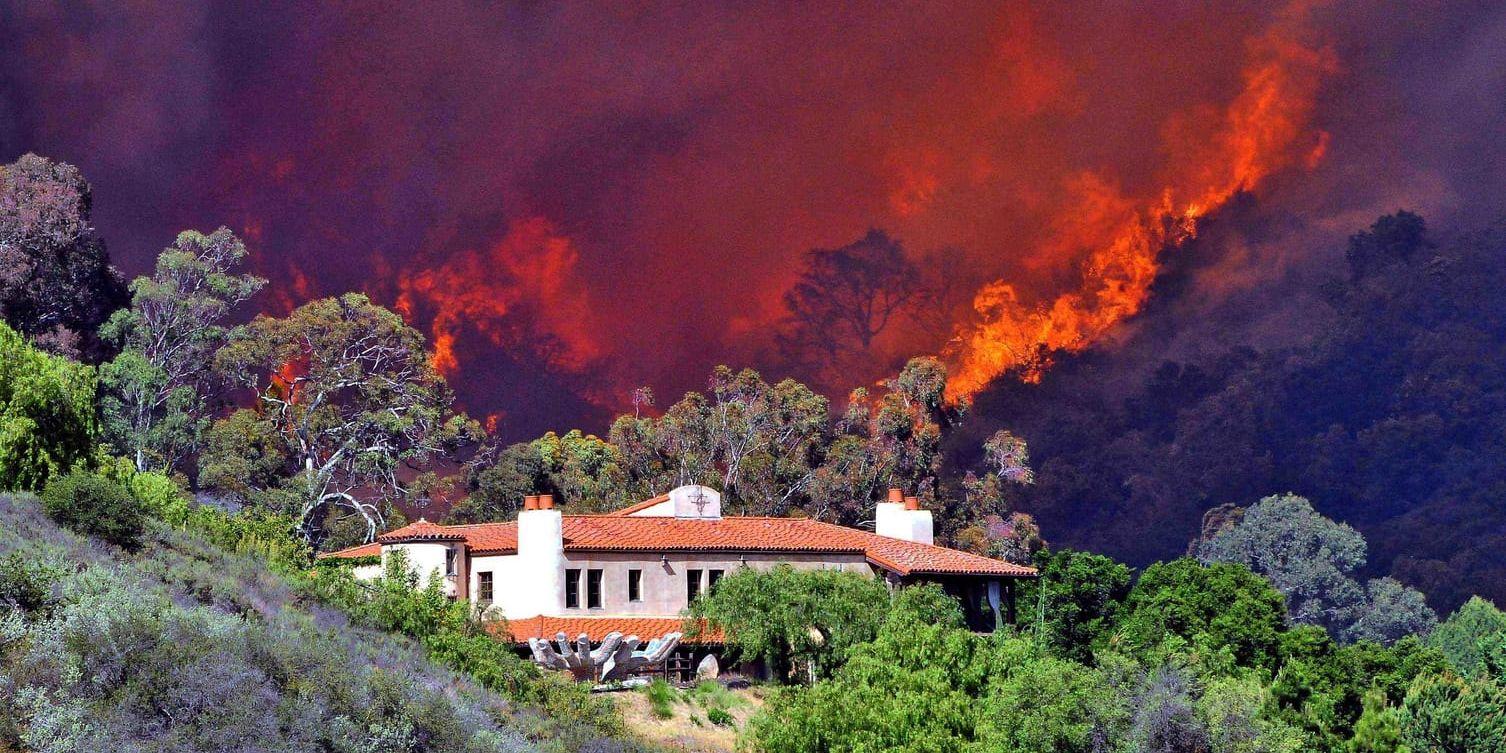 En skogsbrand nära Santa Barbara i Kalifornien. Arkivbild.