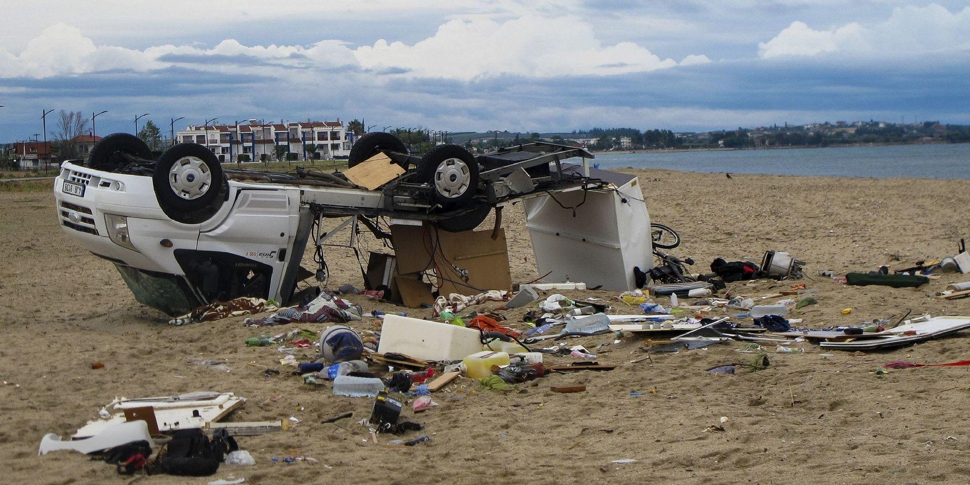 Sex turister har omkommit i ett kraftigt oväder i norra Grekland.