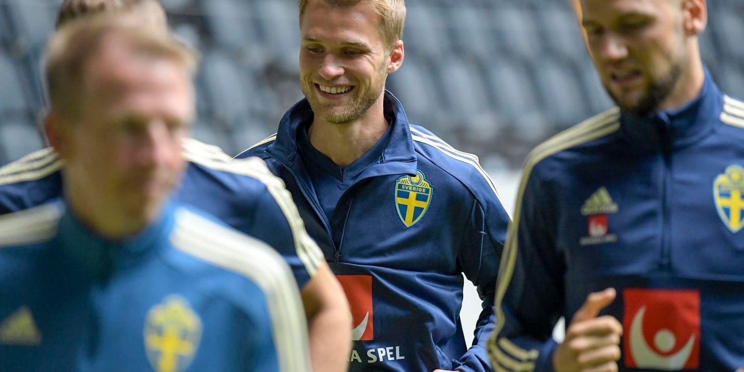 En leende Sebastian Andersson i landslaget efter en stark säsong i Union Berlin.