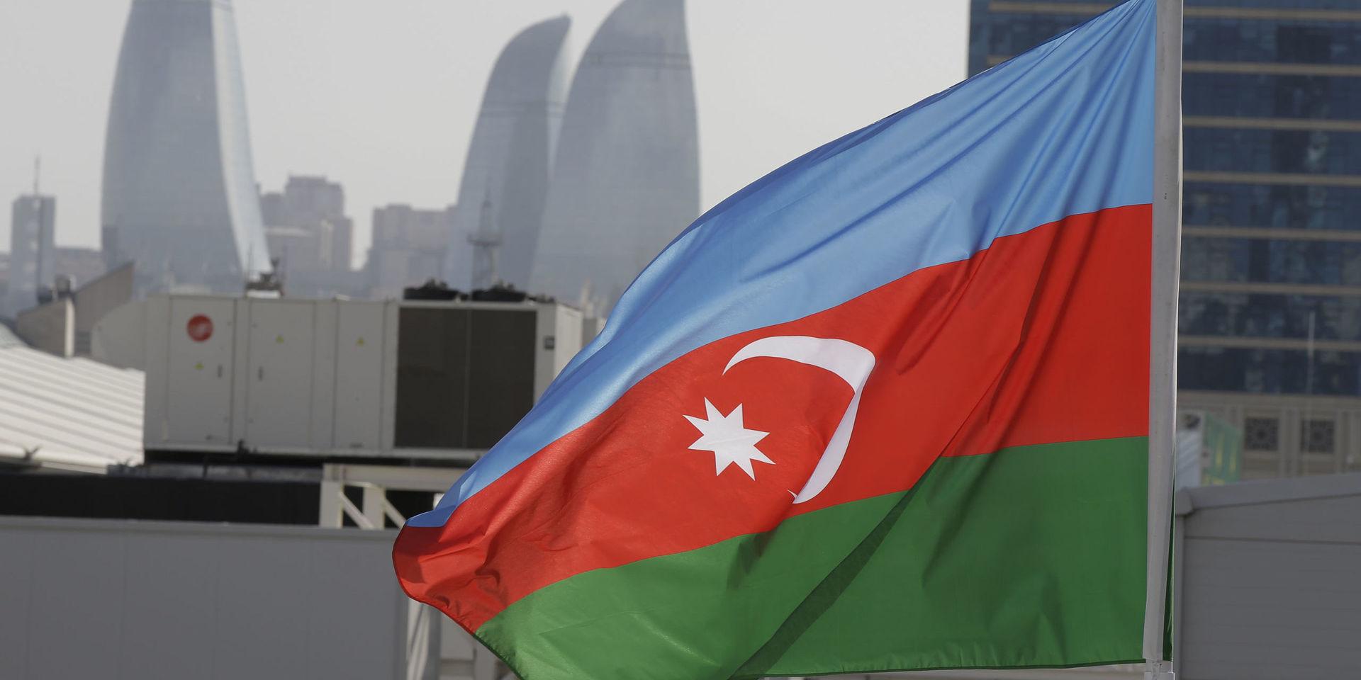 Azerbajdzjans flagga. Arkivbild. 