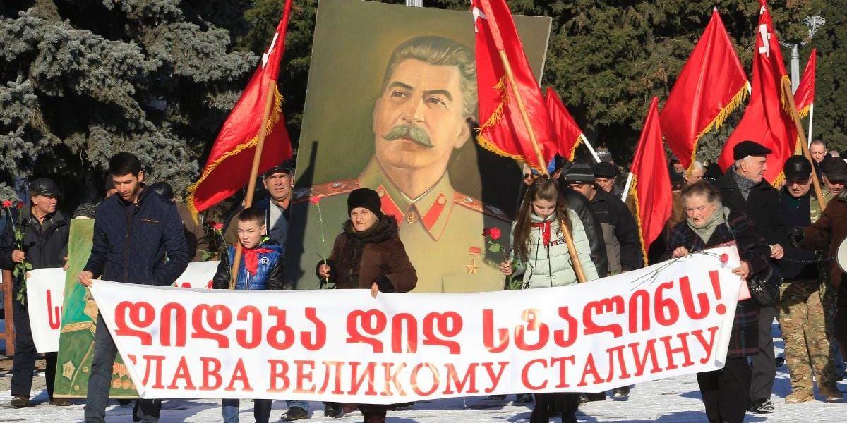 Leve den mäktige Stalin. Georgiska anhängare av Stalin demonstrerar.