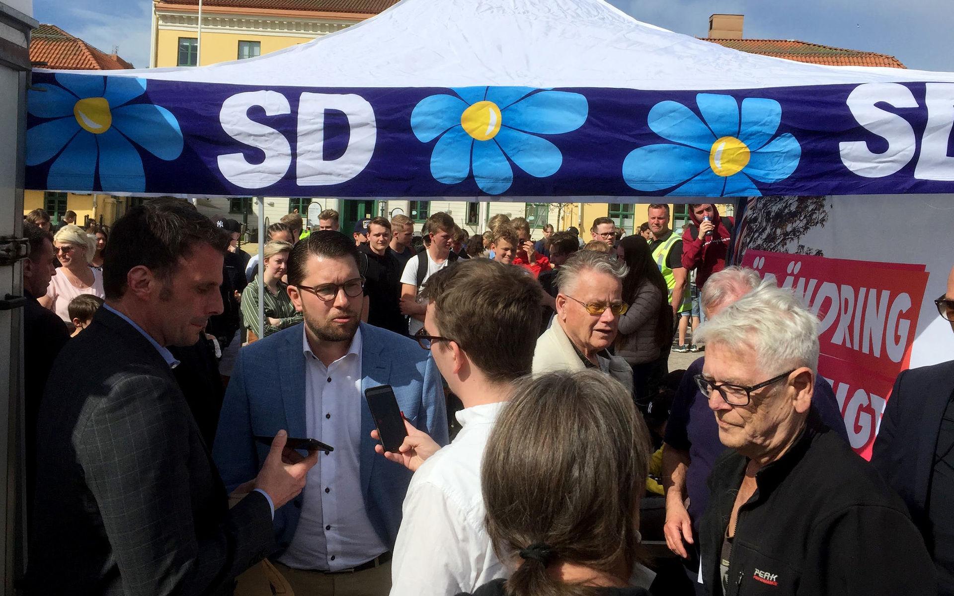 Inga motdemonstranter kom när Åkesson besökte Uddevalla, till skillnad från när han besökte Kungsgatan för fem år sedan, vid förra EU-valet.