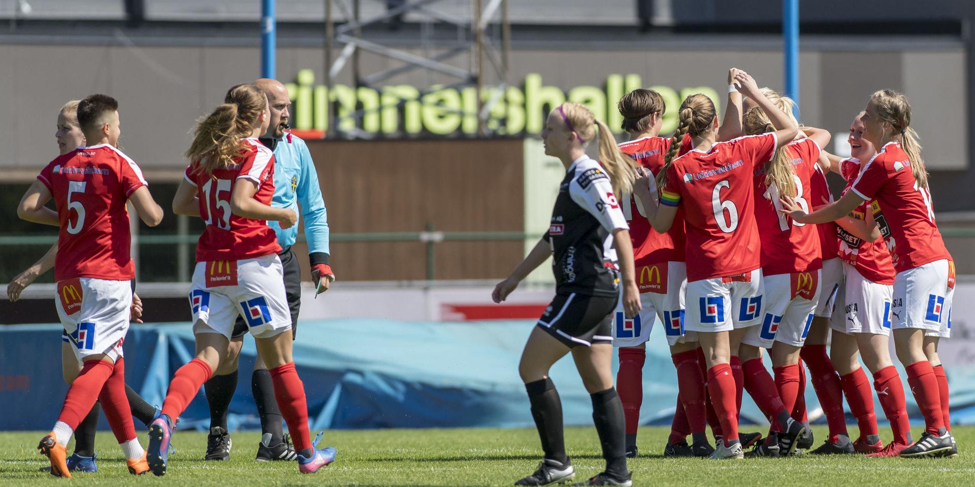 Genom samtal och enkäter har Rössö engagerat spelartruppen innan de kontrakterade en tränare till nästa säsong.