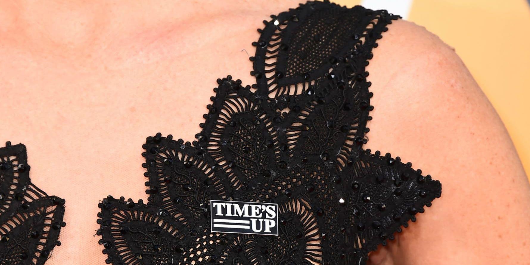 Förra året bar många kända skådespelare svart samt en pin med texten "Time's up" på Golden Globe-galan. I år är det armband som gäller. Arkivbild.