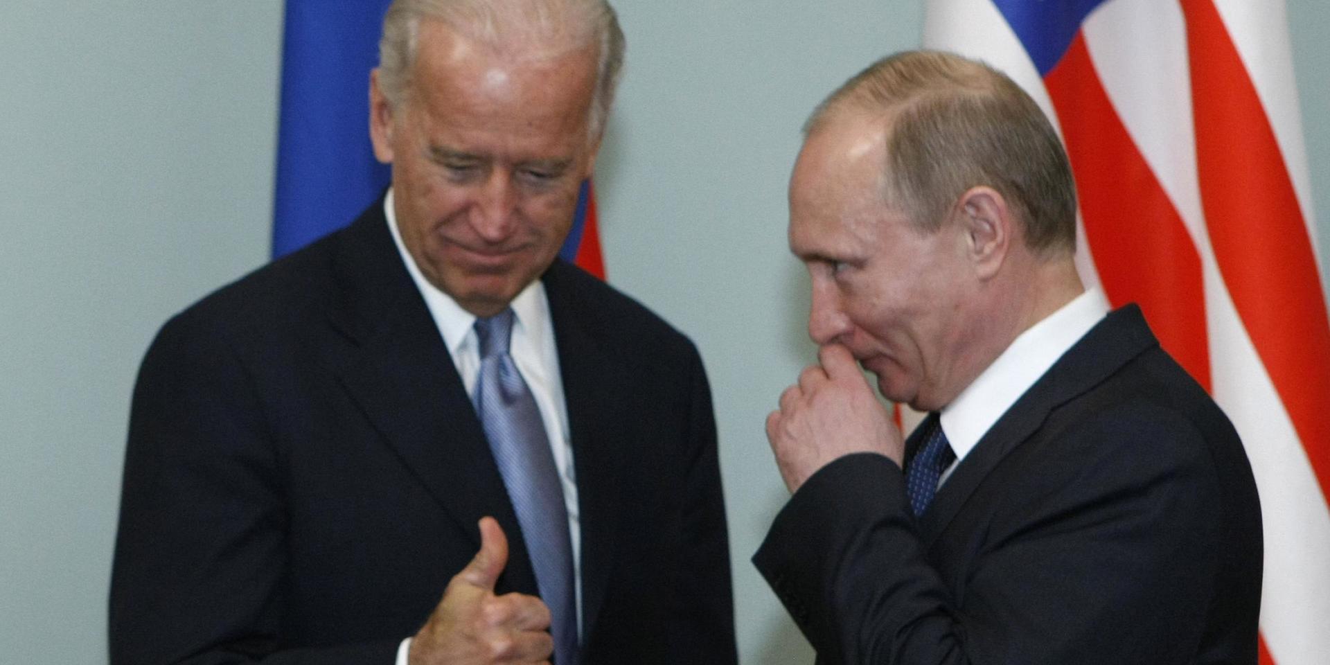 USA:s tillträdande president Joe Biden i ett möte med Rysslands president Vladimir Putin 2011.