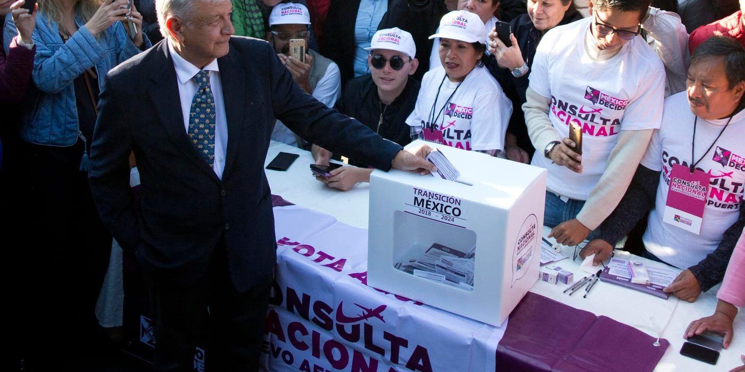 Mexikos president Andrés Manuel López Obrador stoppade planerna på en ny jätteflygplats där bygget redan var långt gånget, efter en folkomröstning där majoriteten sade nej till det skandalomsusade projektet.