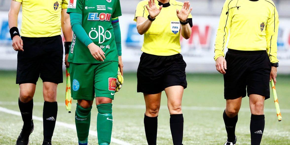 Örebros målvakt Carola Söberg tvingades släppa tre bollar förbi sig mot Kristianstad. Arkivbild.