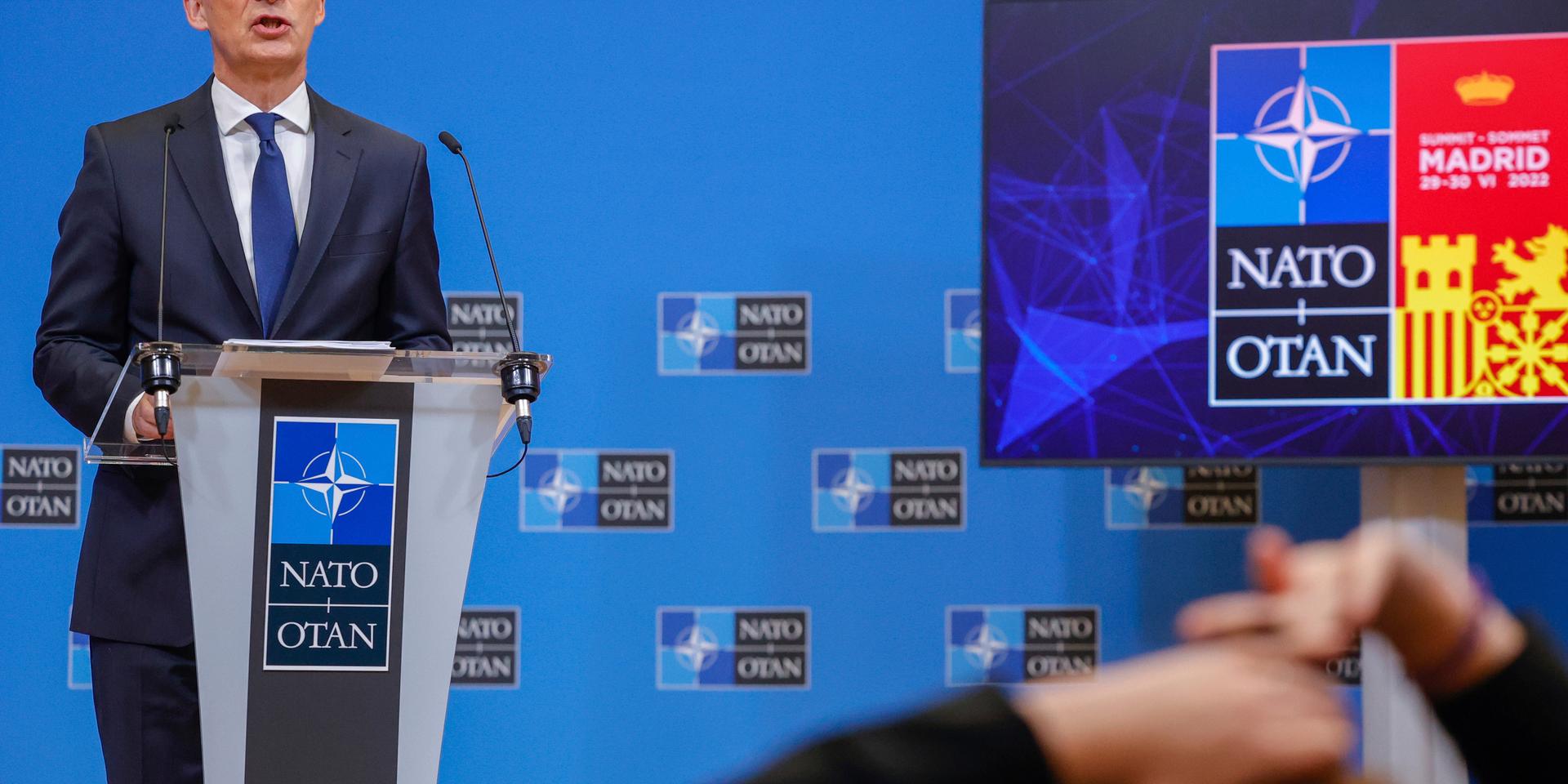 Natos generalsekreterare Jens Stoltenberg håller presskonferens inför veckans toppmöte i Madrid.
