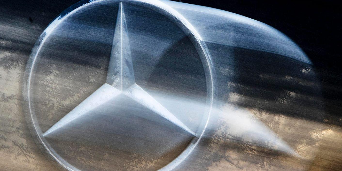 Bilkoncernen Daimler med varumärket Mercedes-Benz sänker prognosen för 2019. Arkivbild.