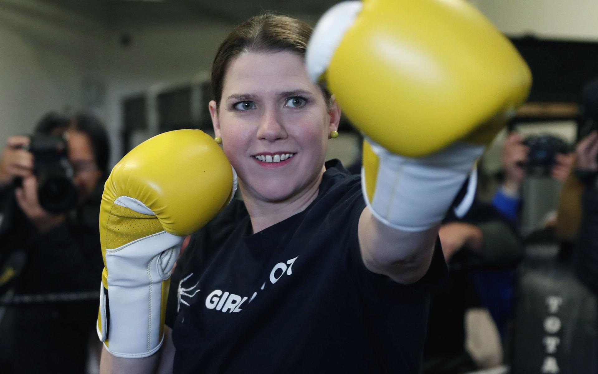 Liberal Democrats leader Jo Swinson visits the boxing gym Total Boxer, which offers training to young people as a means of keeping them away from violence during the General Election campaign trail, in London, Wednesday, Nov. 13, 2019. Britain goes to the polls on Dec. 12.  (AP Photo/Alastair Grant)  XAG103
