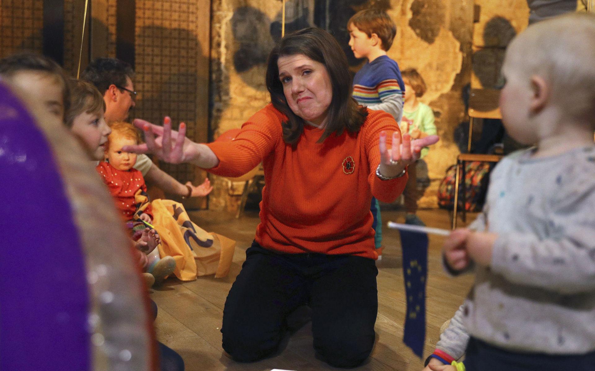 Britain&apos;s Liberal Democrats leader Jo Swinson plays with children at the Battersea Arts Centre in Lavender Hill, while on the General Election campaign trail in London, Saturday, Nov. 9, 2019. Britain goes to the polls on Dec. 12.  (Aaron Chown/PA via AP)  AMB829