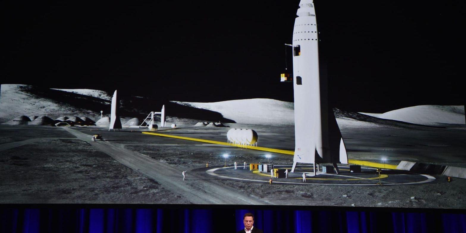 Elon Musk, vd för elbilstillverkaren Tesla och rymdföretaget Space X, lägger fram sina Mars-planer i Adelaide, Australien.