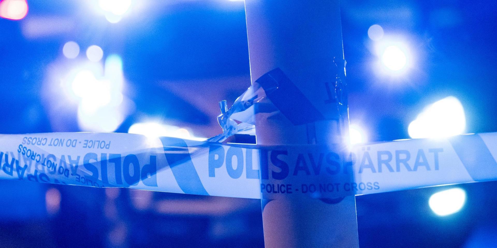 Två personer har anhållits, misstänkta för att ha försökt att döda en man i centrala Göteborg på fredagskvällen.
