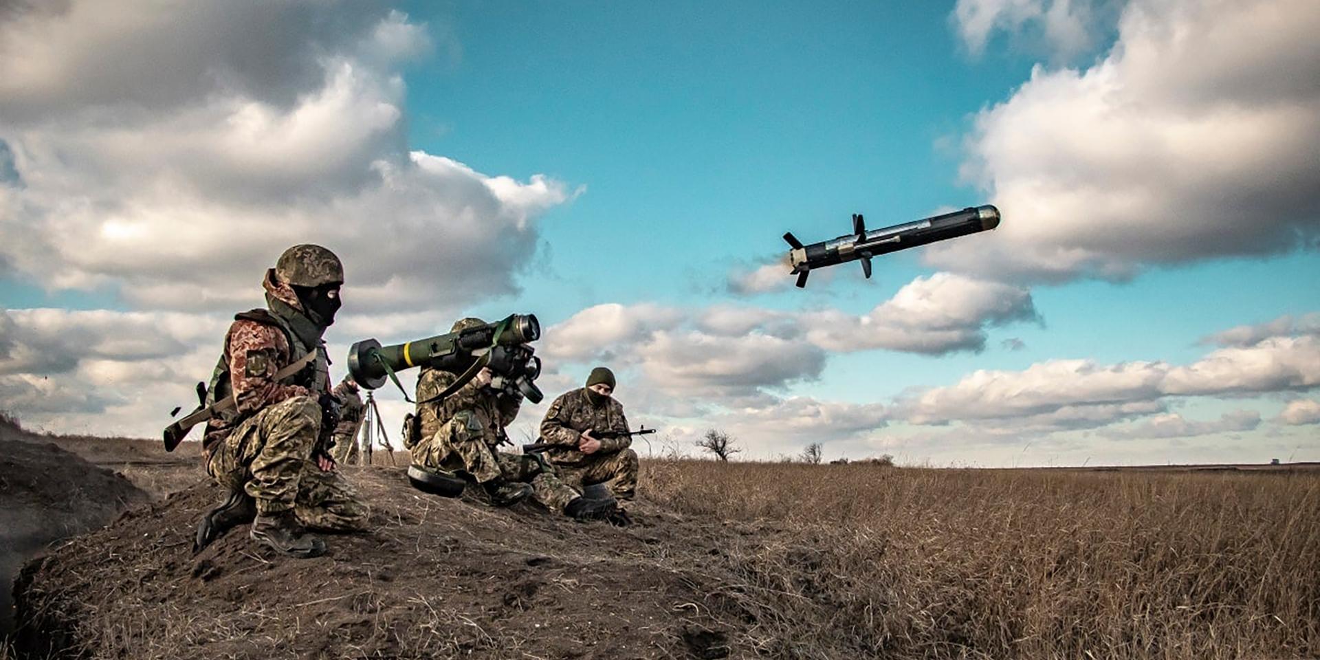 In this image released by Ukrainian Defense Ministry Press Service, Ukrainian soldiers use a launcher with US Javelin missiles during military exercises in Donetsk region, Ukraine, Thursday, Dec. 23, 2021. (Ukrainian Defense Ministry Press Service via AP)  XEL104