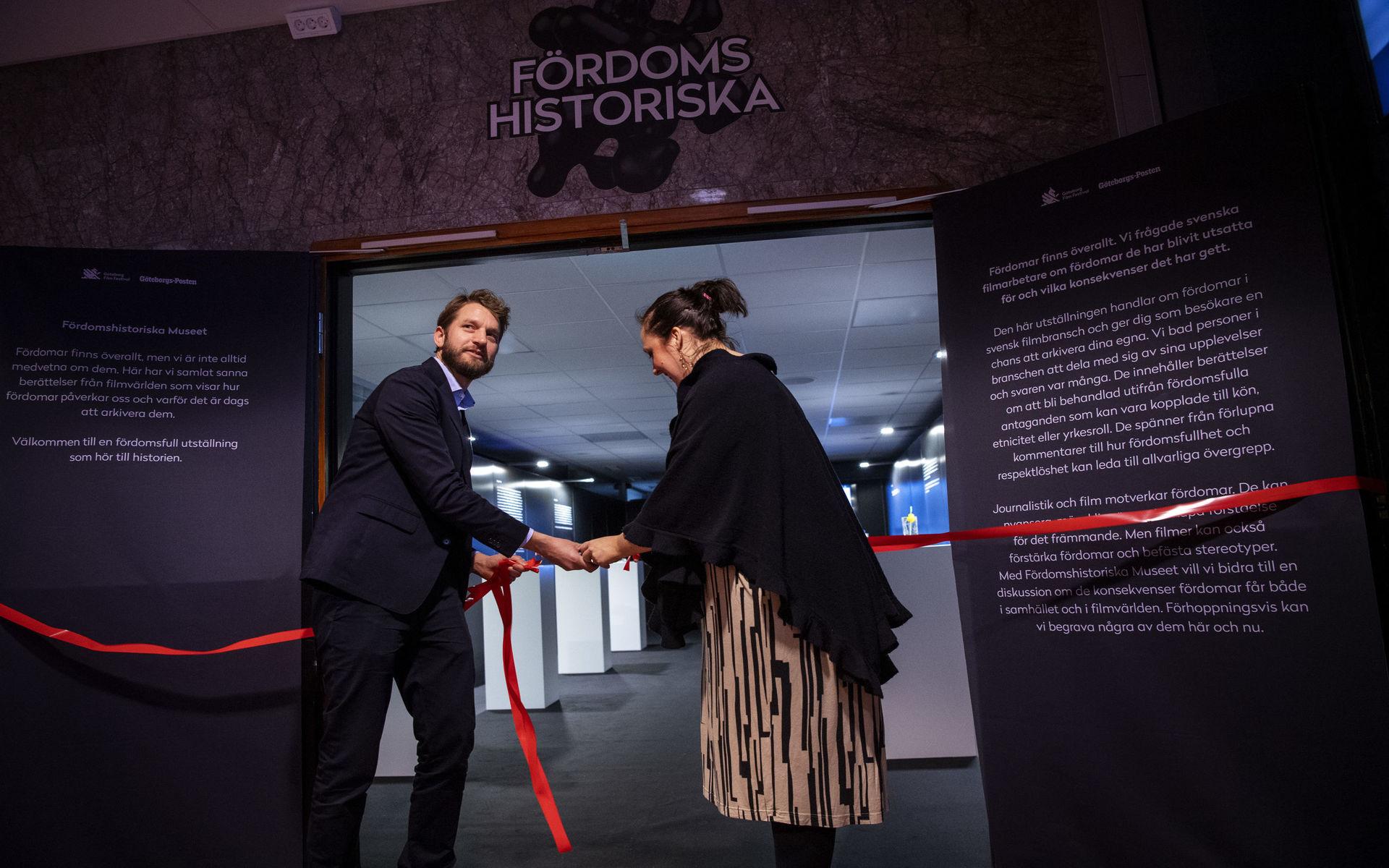GP:s chefredaktör Christofer Ahlqvist och Miriam Wester, vd för Göteborgs filmfestival invigde Fördomshistoriska Museet i Drakens foajé på torsdagskvällen.