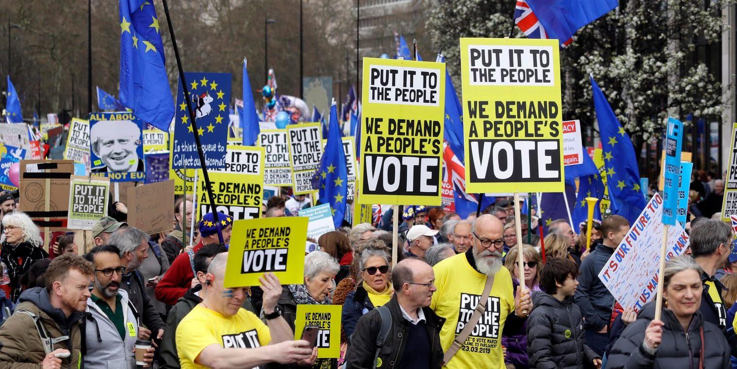 Brexitprocessen väcker starka känslor i Storbritannien. Bilden visar en demonstration för en ny folkomröstning om brexit som ägde rum i London i helgen.