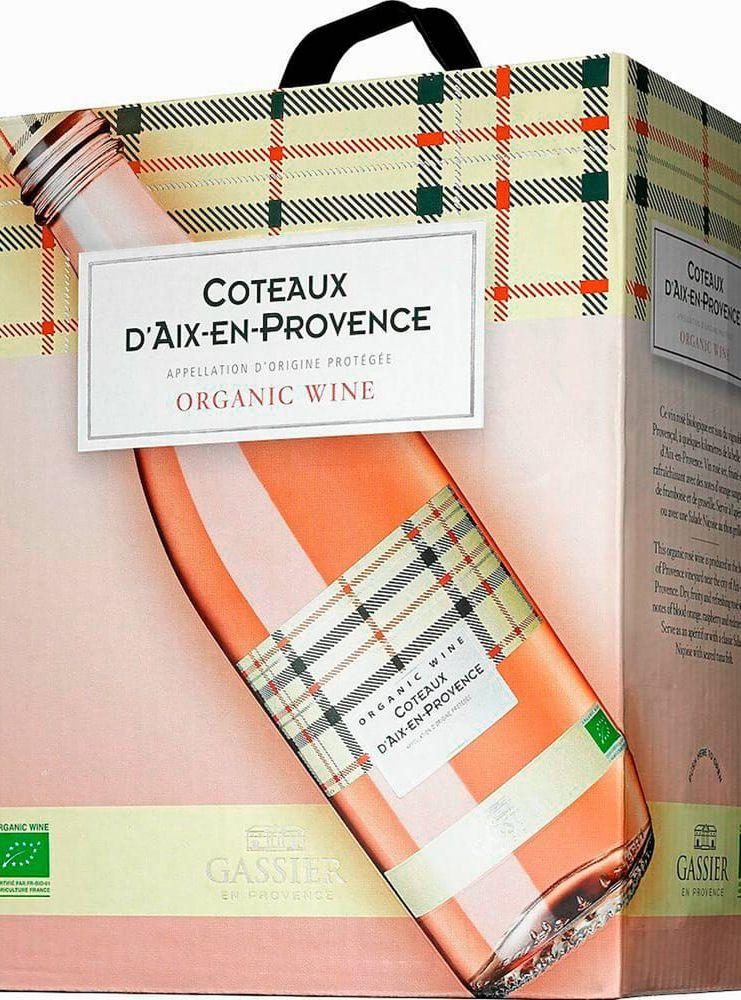 TRE FYRAR: Coteaux d’Aix en Provence Gassier. 269 kr | 300 cl | 13% | 4184 | 2015 | Frankrike | Coteaux d’Aix-en-Provence | Gassier en Provence | rosé | 
Ekologiskt | 6/10. På sommaren dricker jag gärna ett glas rosé och drömmer mig bort till södra Frankrike. Det kan gärna vara ett sådant här vin: lätt, rent, och friskt med en aning drag av röda sommarbär och fin balans. Så gott till en salade niçoise eller kanske en salade chèvre chaud – jag säger inte mer. 