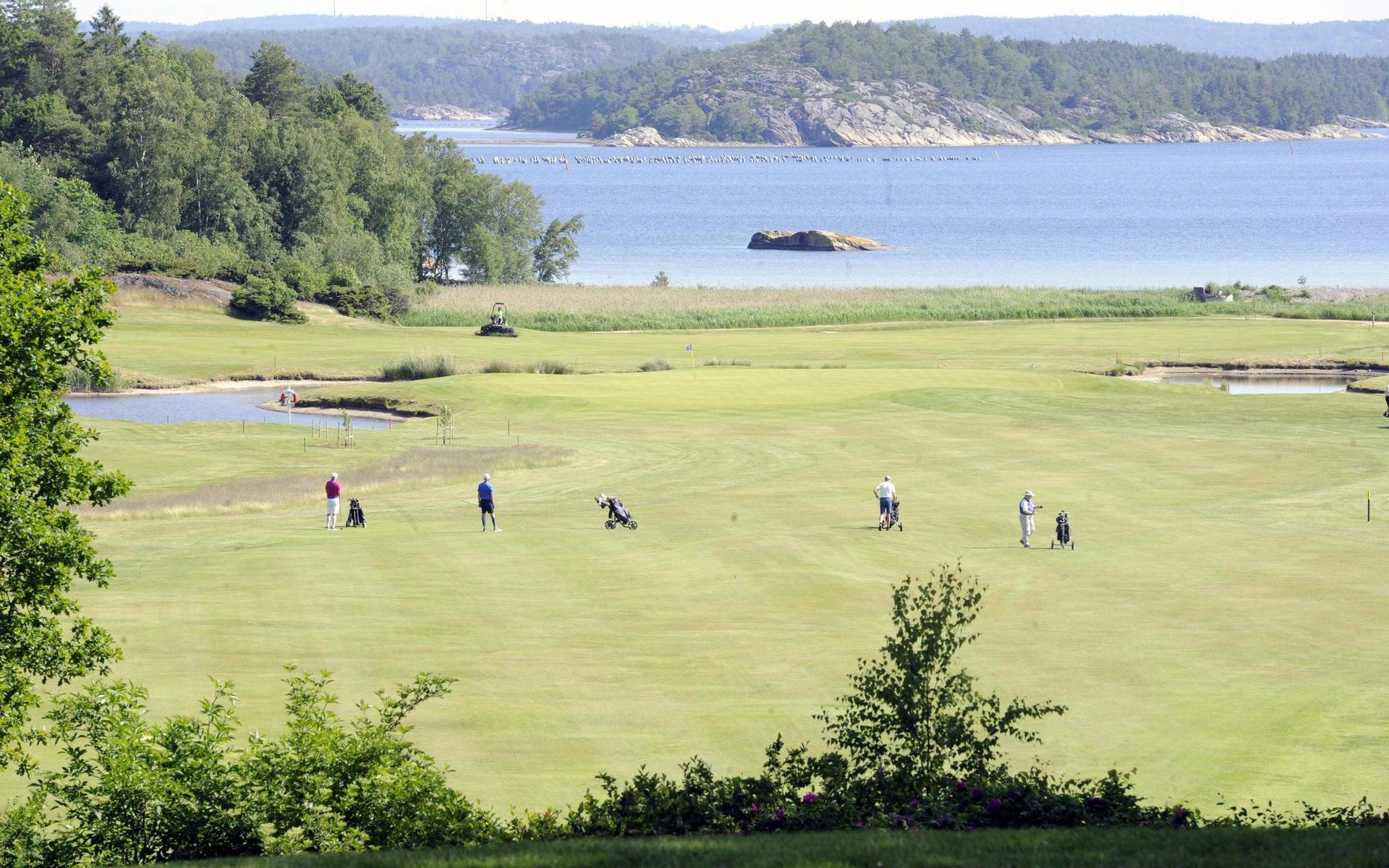 Orust GK hål 2 röstades fram till Bohusläns vackraste golfhål 2021 av Bohusläningens läsare. 