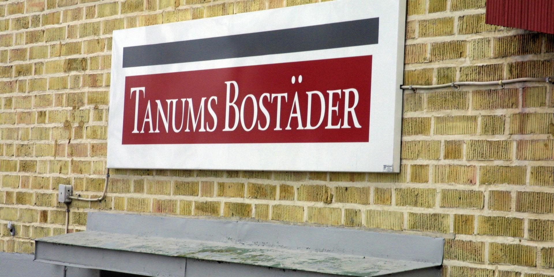 Tanums kommunala bostadsbolag Tanums Bostäder AB har kontor i Tanumshede.