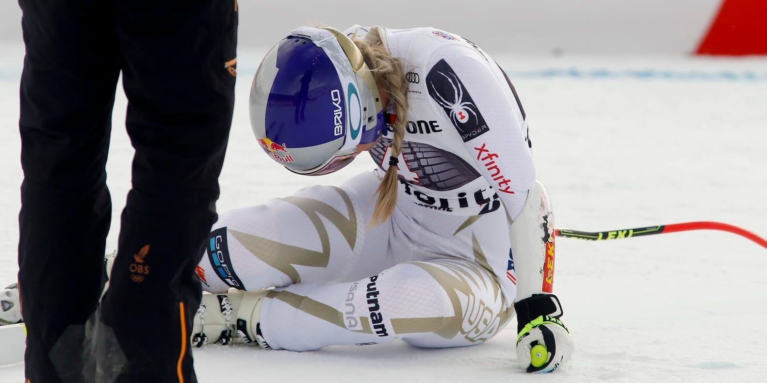 Lindsey Vonn föll ihop med rejäla smärtor efter sitt åk i St. Moritz.