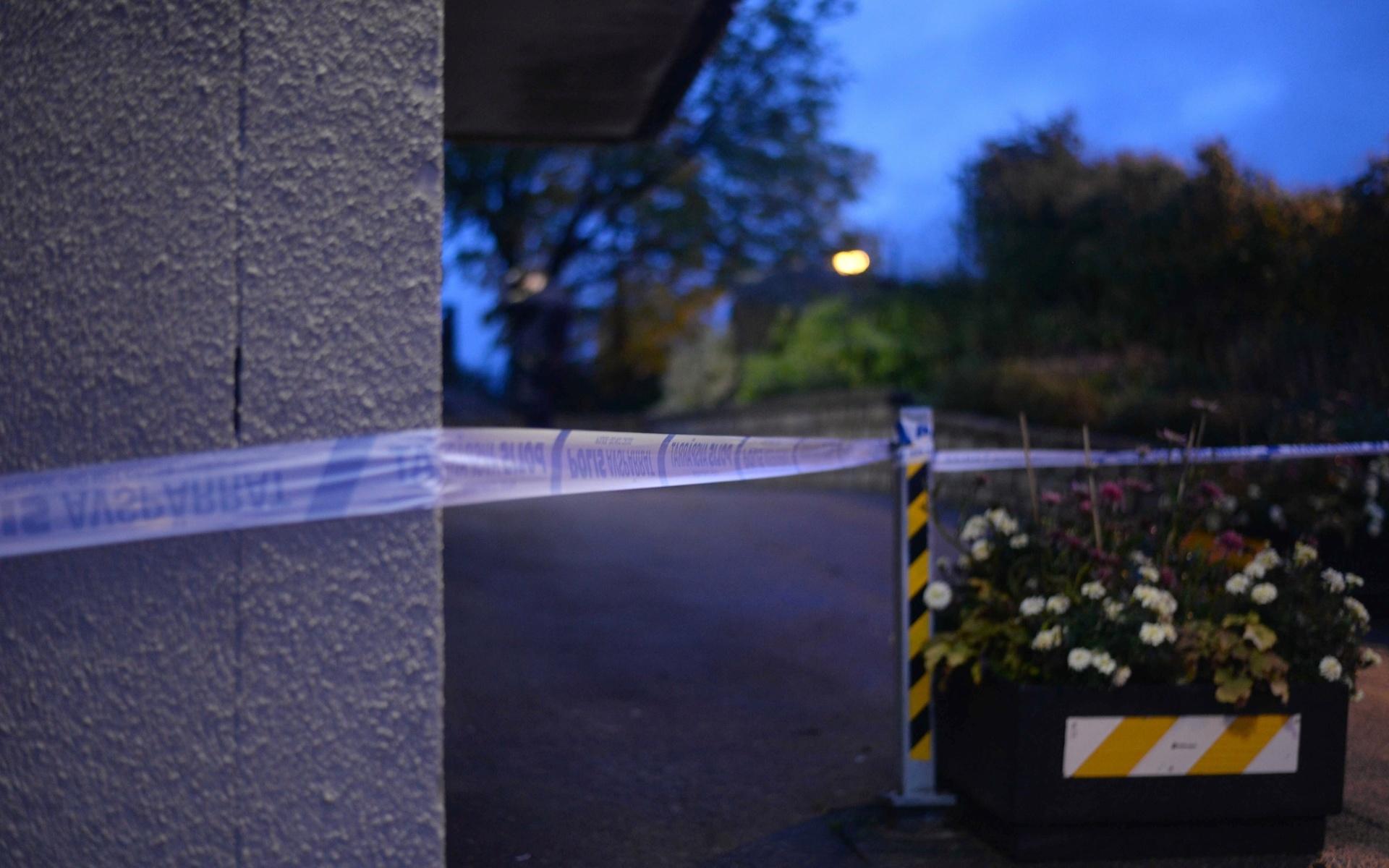 Flera skott avlossades mot en bostad i Uddevalla under måndagsnatten.