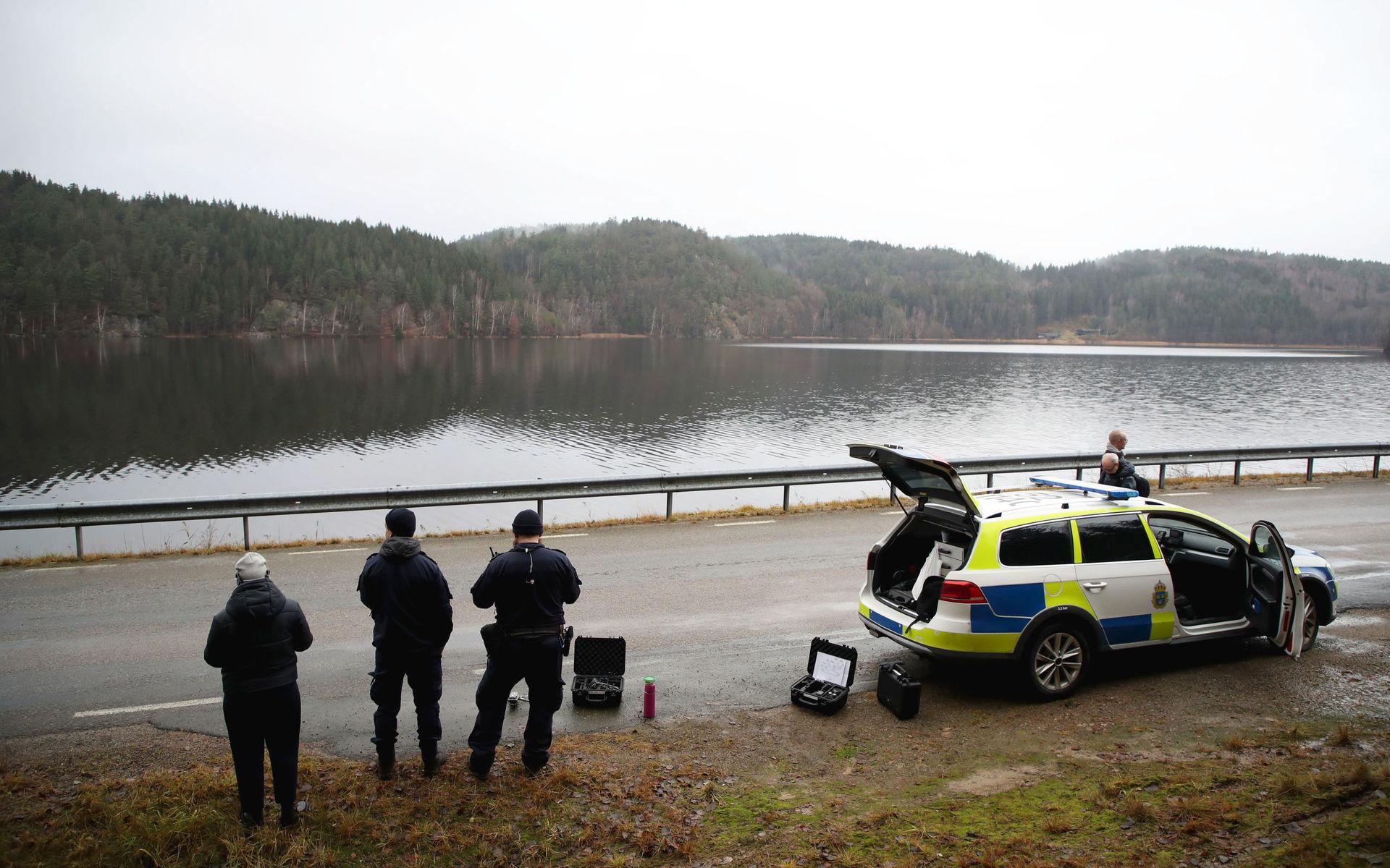Poliser sökte med hjälp av drönare vid Kolbengtsrödsjön efter den försvunna Wilma.