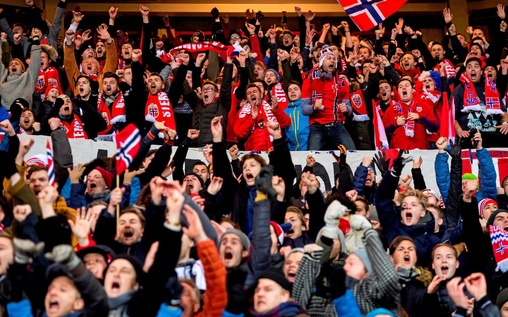 De norska fansen jublade efter 2–0-målet mot Sverige.