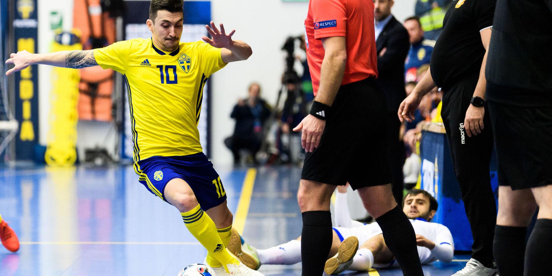 Sveriges Petrit Zhubi gjorde två mål i Sverige VM-kvalmatch mot Ryssland. Det blev ändå förlust.