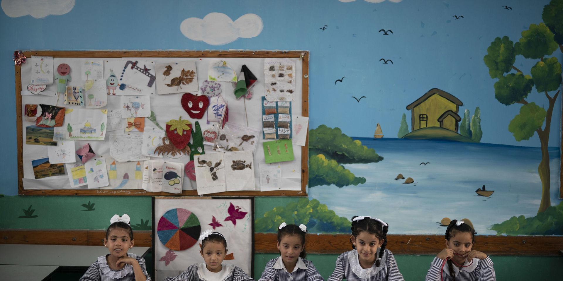 Bistås. Palestinska flickor i en skola i Gaza, som drivs av det korruptionsanklagade FN-organet UNRWA. 