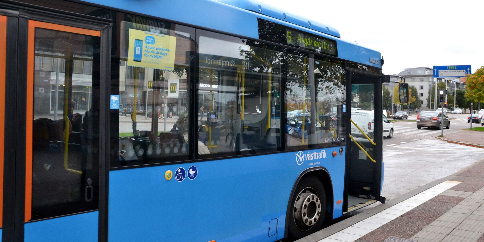 Kommunfullmäktiges beslut att säga ja till att kommunala Uddevalla Omnibus AB köper Lysekilsbuss AB har överklagats.