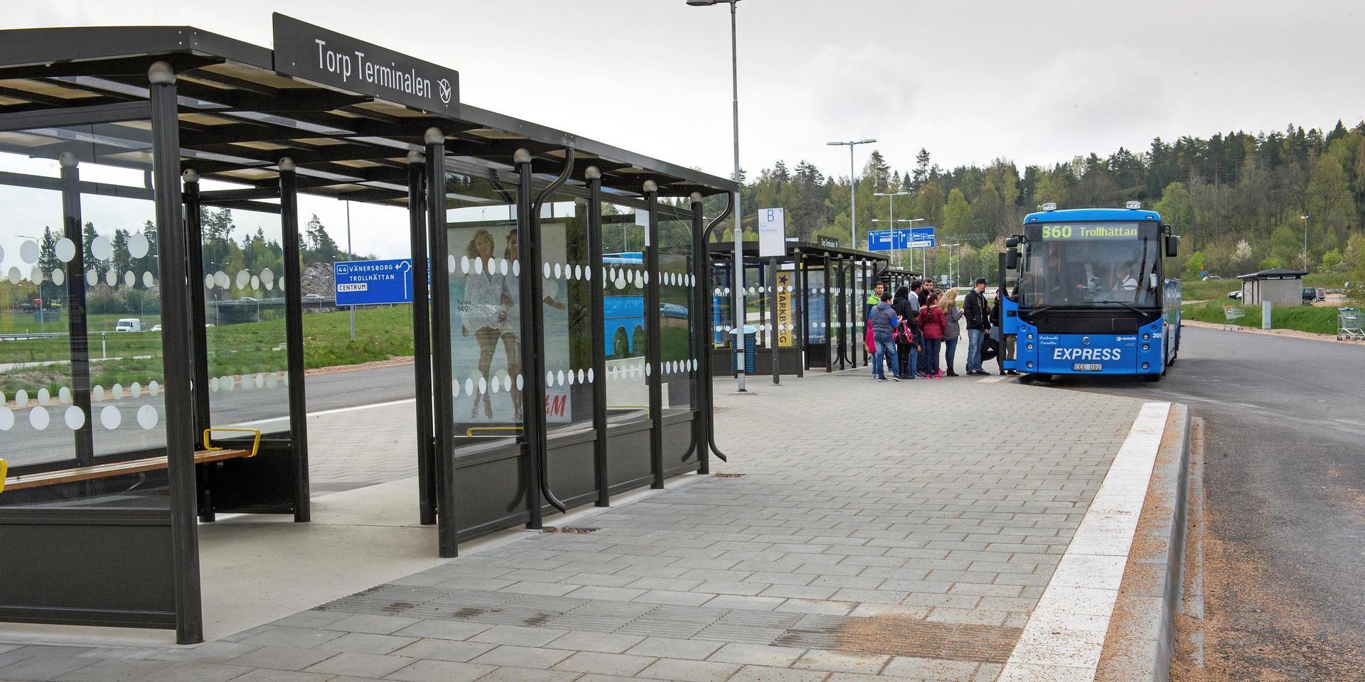 Varför är det viktigare med buss från Torp än med tåg från centrala Uddevalla? undrar Christer Wilhelmsson.