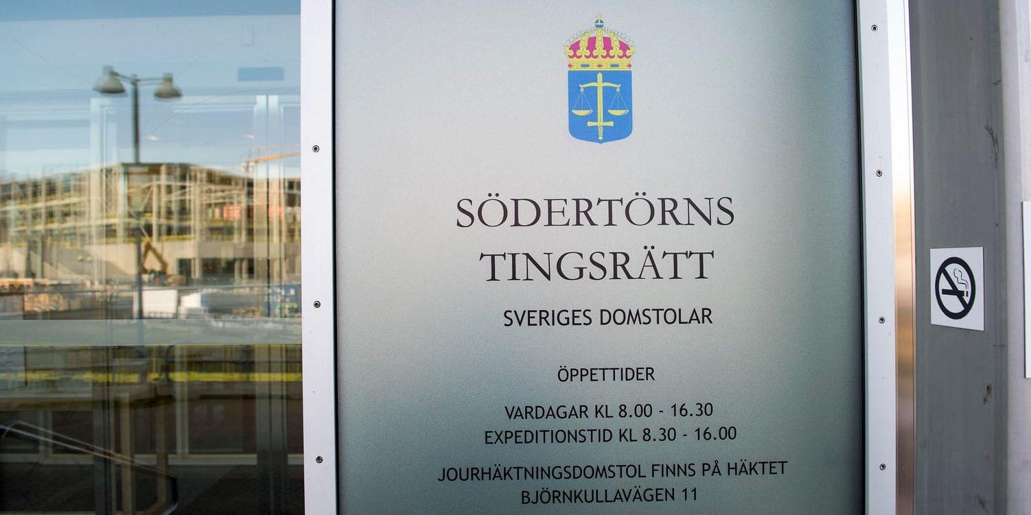 En 31-årig mc-ledare åtalas vid Södertörns tingsrätt för grova vapen-, narkotika- och sprängmedelsbrott. Arkivbild.