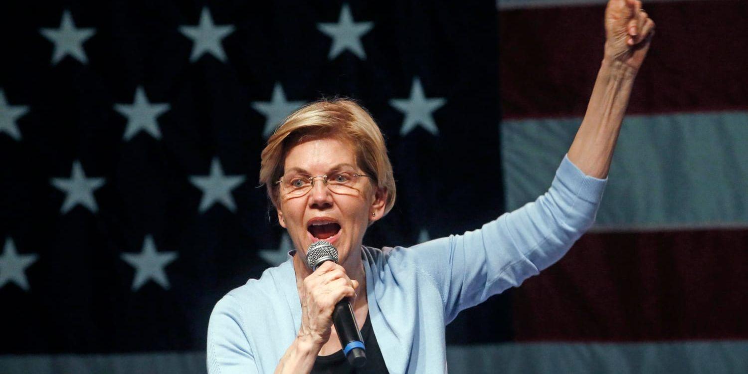 Elizabeth Warren, en av Demokraternas presidentaspiranter, vill att Donald Trump ställs inför riksrätt. Bilden är tagen i onsdags.